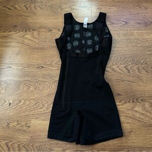 CYSM Colombian Shaper Women's crearomper size XS sleeveless zipper